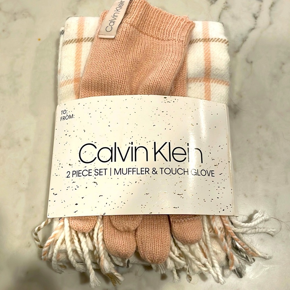 Calvin Klein 2 piece set- a scarf and touch glove